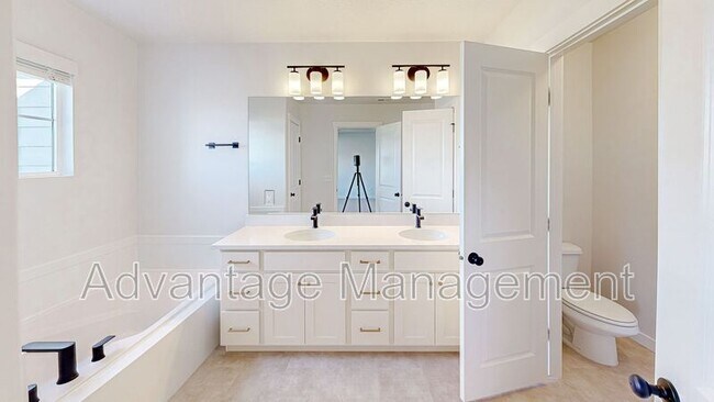 Building Photo - 318 W 2280 S