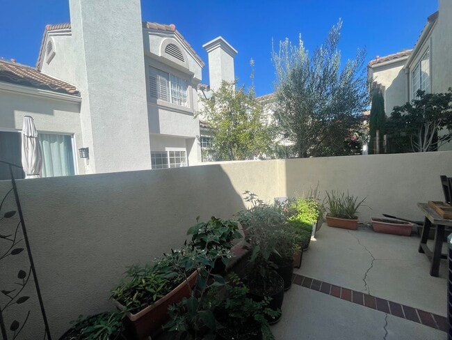 Building Photo - Dual Master Two Bedroom Townhome in Westpa...