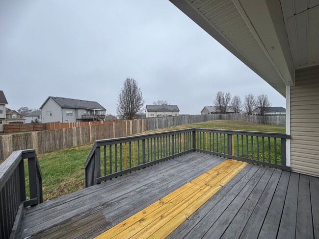 Building Photo - Gorgeous Single Family Home in Clarksville