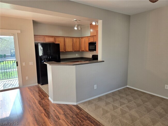 Building Photo - 6868 Sky Pointe Dr