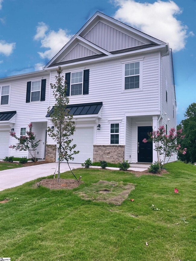 Building Photo - 7 Twiggs Ln