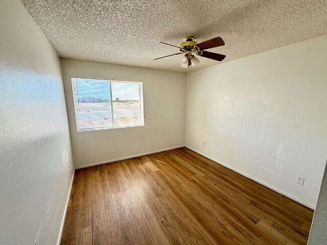 Building Photo - 10660 W Concordia Dr