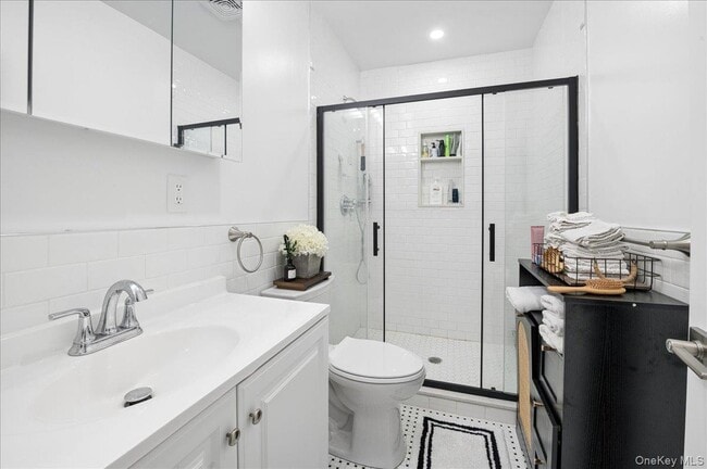 Building Photo - 25 Van Duzen Pl