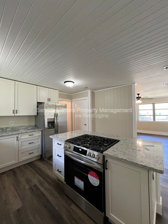 Building Photo - 1922 W Gregory St