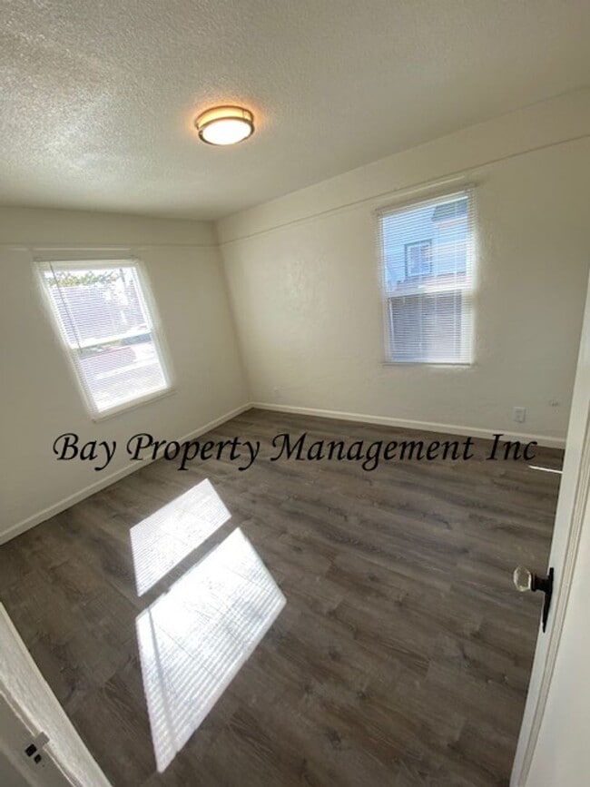 Building Photo - SECO12