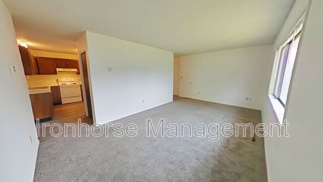 Building Photo - 411 N 16th Ave