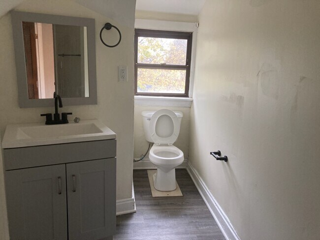 Building Photo - 2538 Ingleside Ave