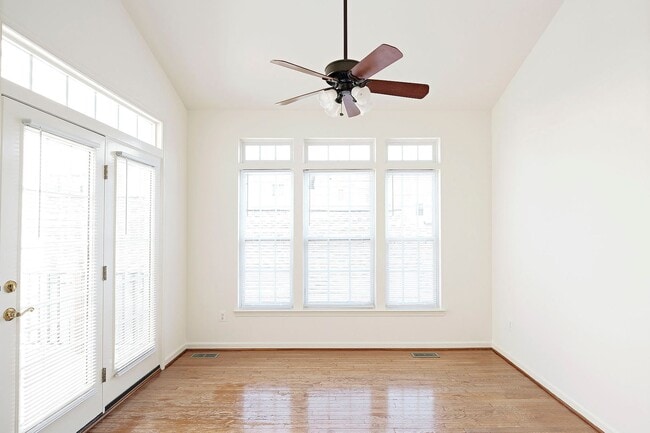 Building Photo - Pet-Friendly Cherry Hill Townhome