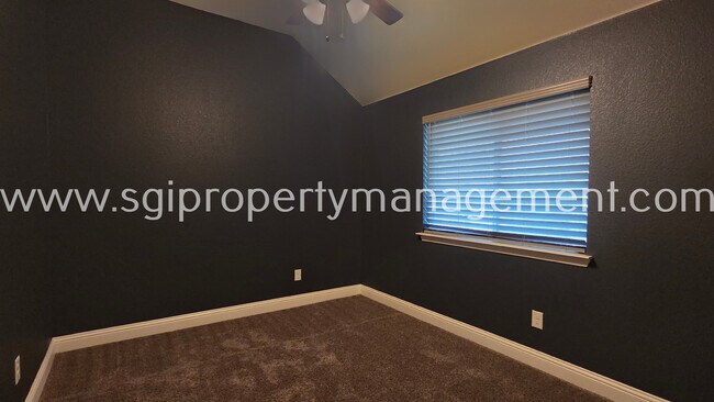 Building Photo - 525 Bamborough Dr
