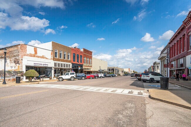 Building Photo - 1521 S Rusk Ave