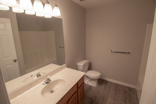 Building Photo - Affordable 3 Bedroom Duplex