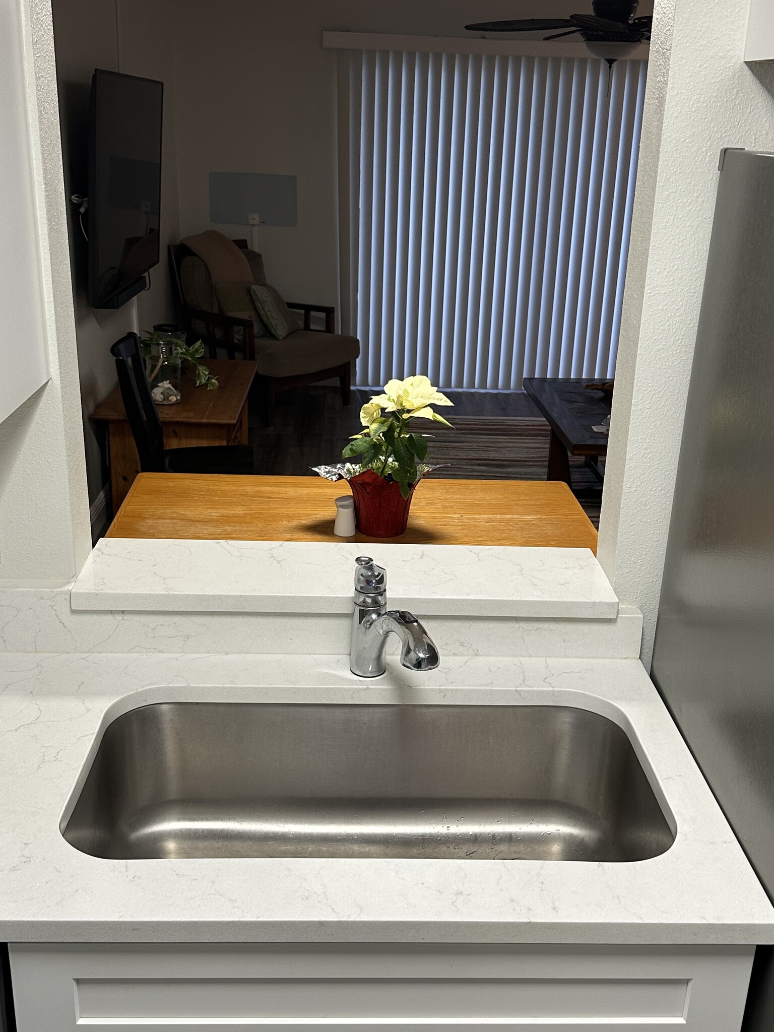 Quartz counter top renovated kitchen - 7101 Ridgewood Ave