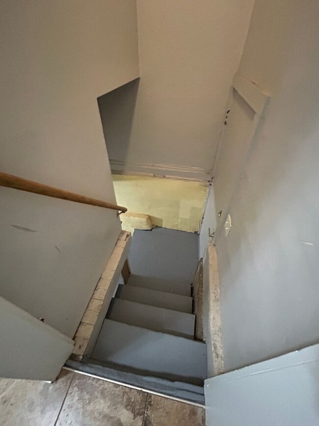 Building Photo - Right Size and a Great Location! Two bedroom Home!