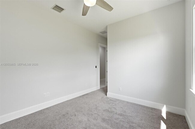Building Photo - 4662 Estates Cir