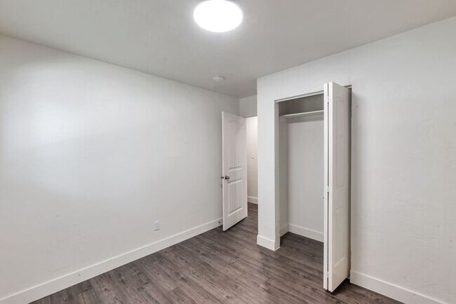 Building Photo - Remodeled 6 beds, 2 car garage!!