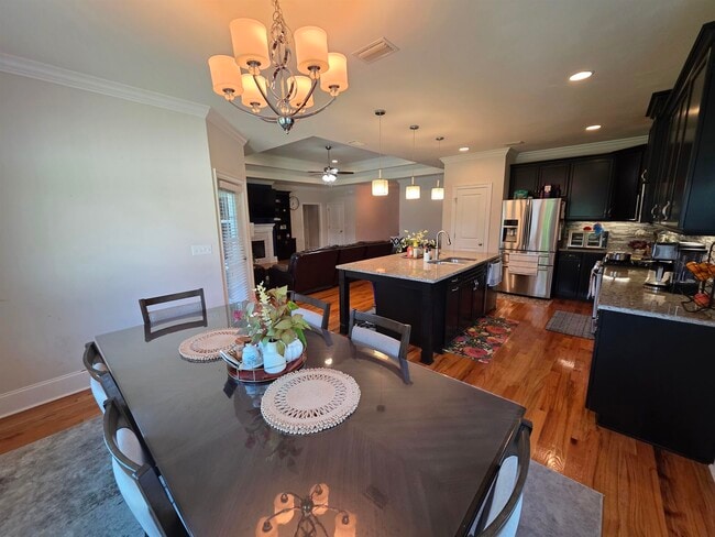 Building Photo - 2521 Lantana Ln