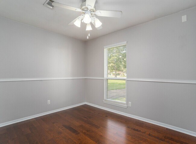 Building Photo - 226 Pecan Dr