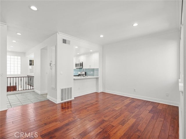Building Photo - 501 Herondo St