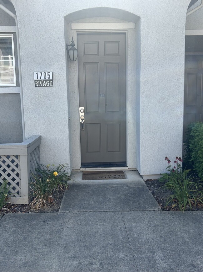 Building Photo - Beautiful 2 bd 2 bath Condo in Folsom