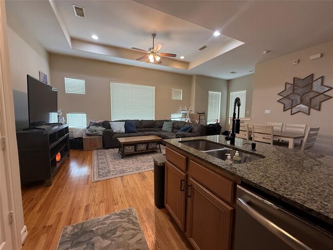 Building Photo - 3813 Center Plaza Dr