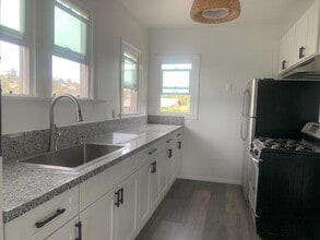 Building Photo - 1034 Hyperion Ave