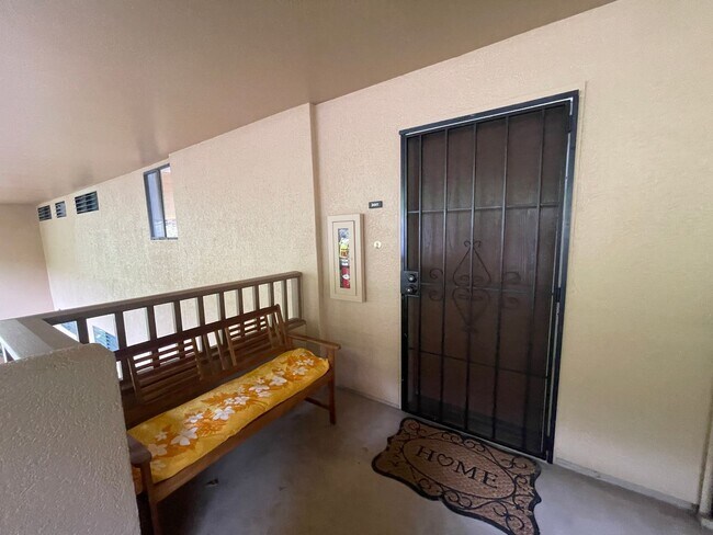 Building Photo - Beautiful 2 bedroom, 2 bath townhome