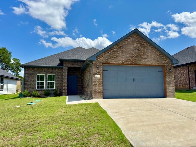 Building Photo - 2213 Beverly Dr