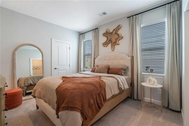 Building Photo - 622 Shallowford Rd