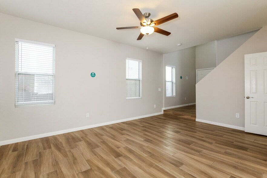 Building Photo - 12026 W Yuma St