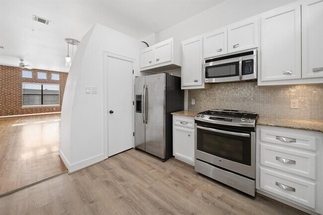 Building Photo - 7650 Springhill St