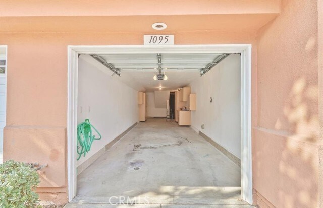 Building Photo - 1095 S San Marino Way