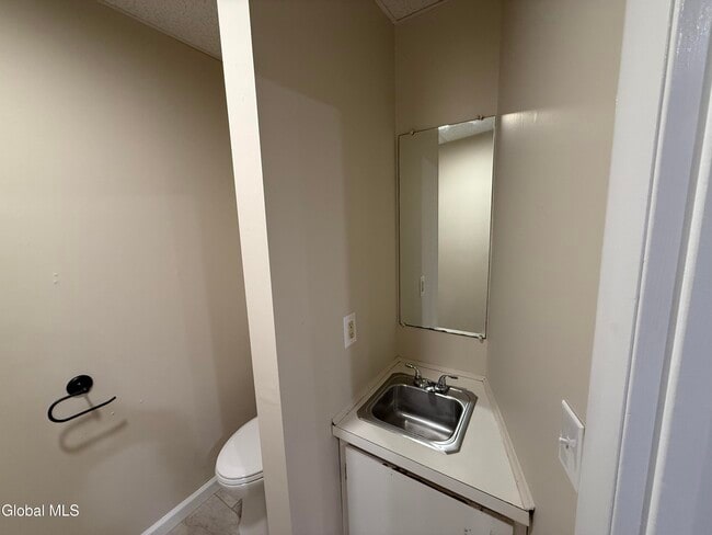 Building Photo - 734 Hudson Ave