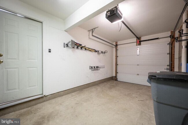 Building Photo - 122 Sanborn Pl