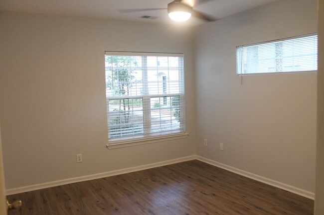Building Photo - Plantation Point - 1st Floor, 2 Bedrooms
