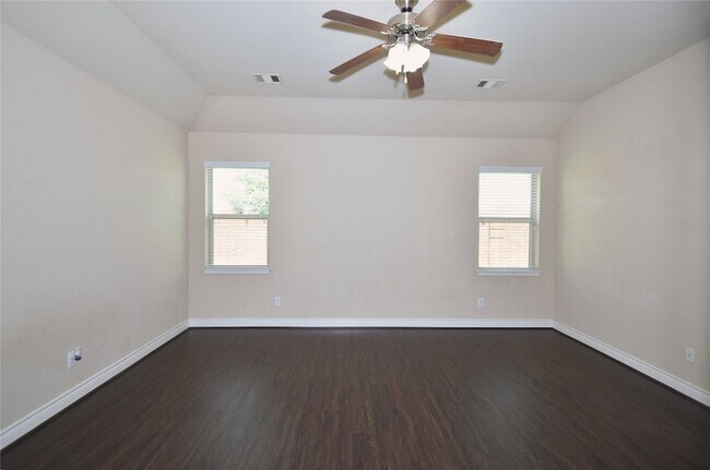 Building Photo - 5623 S Denham Ridge Ln