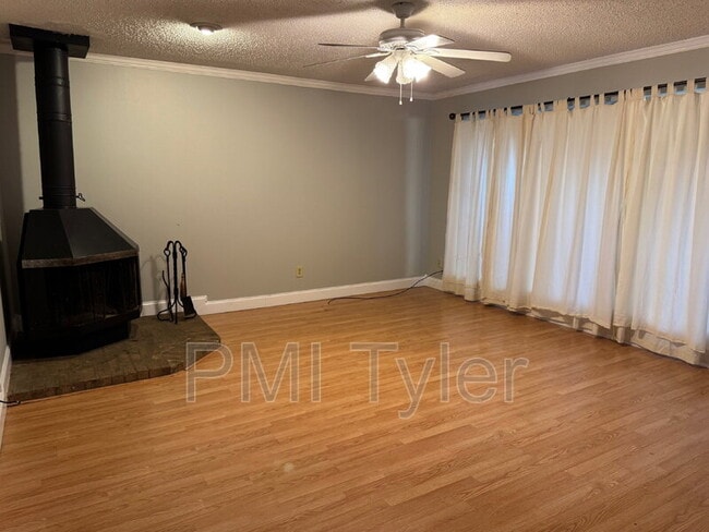 Building Photo - 1005 Towne Lake Dr