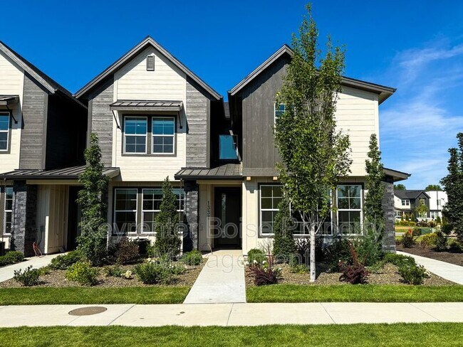 Primary Photo - 1337 N Webb Wy