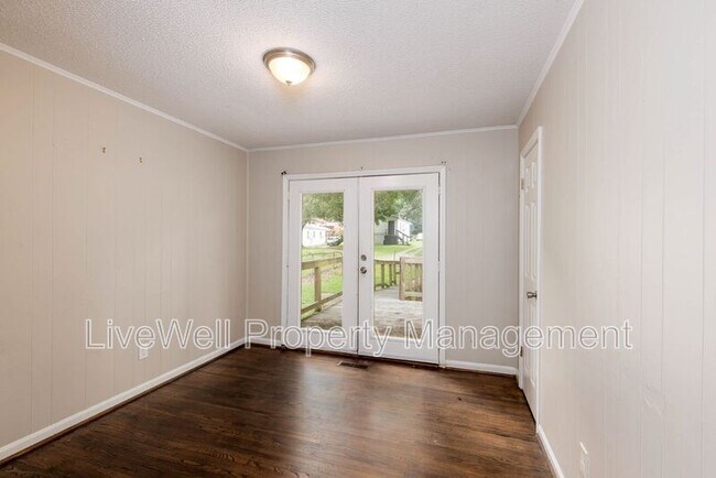 Building Photo - 7232 Naples Ave