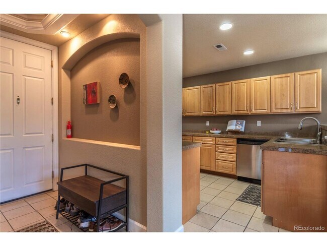 Building Photo - Beautiful 2 bedroom Condo in Uptown Area
