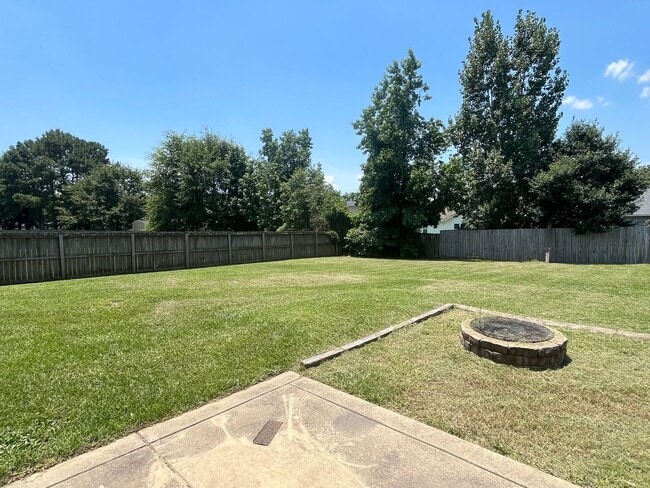 Building Photo - Charming 3 Bed Raeford Home with Fenced Yard