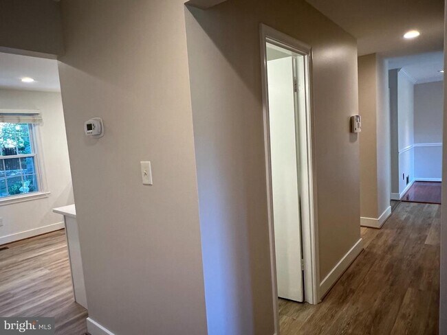 Building Photo - 9502 Tregaron Pl