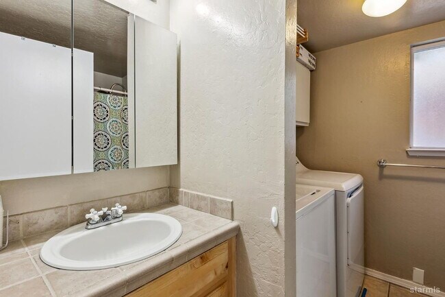Building Photo - Single Family Home For Rent