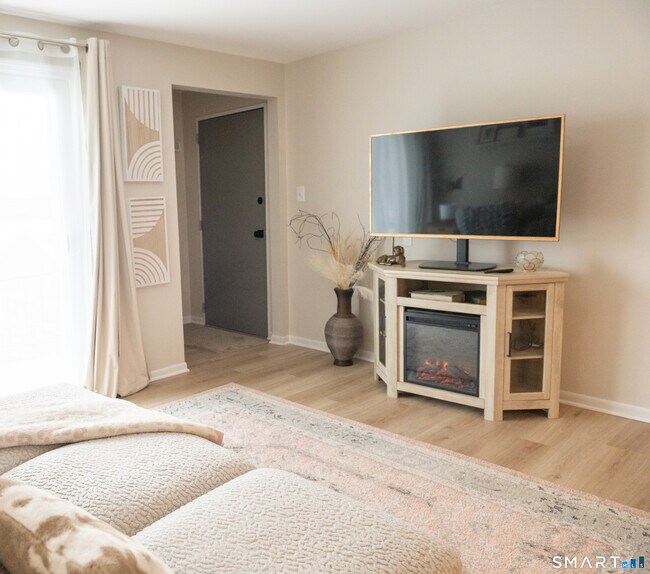 Building Photo - 85 N Main St