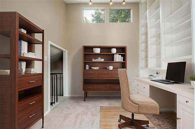 Building Photo - 3104 Cambridge Dr