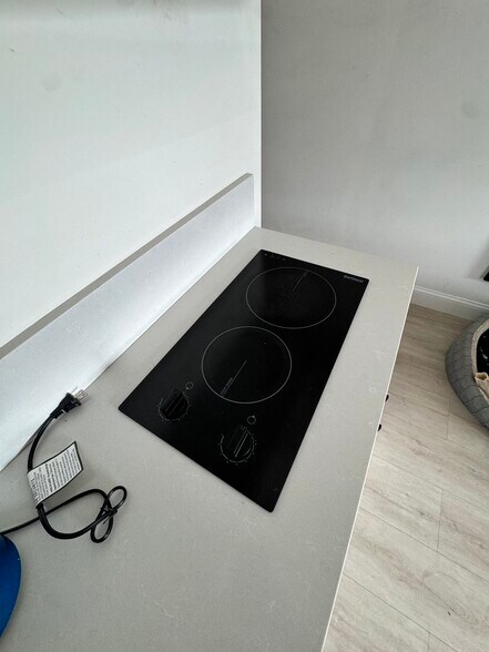 Kitchen stove top - 2161 NW 89th Ter
