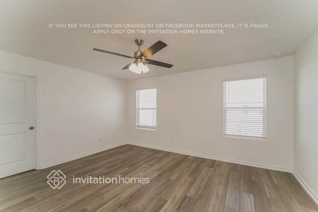 Building Photo - 8016 Roest Ln