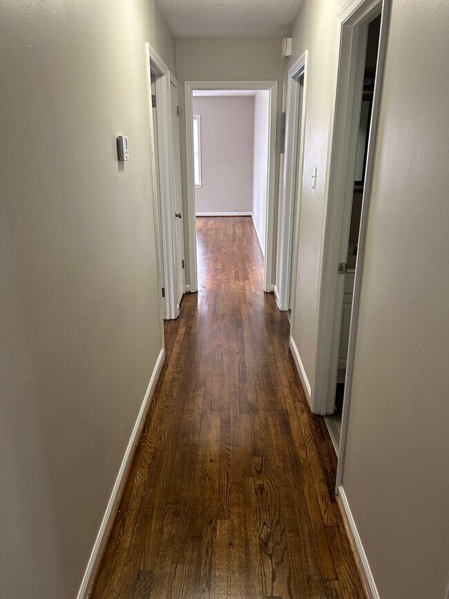 Building Photo - 412 Kingston Ave