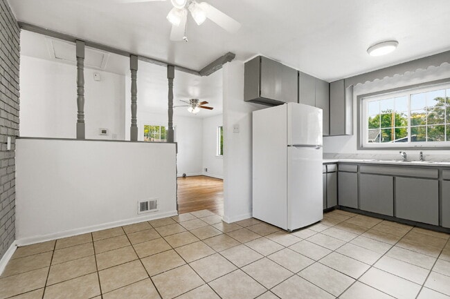 Building Photo - Charming 3-Bedroom with 2 Baths and Extra Room in Basement!
