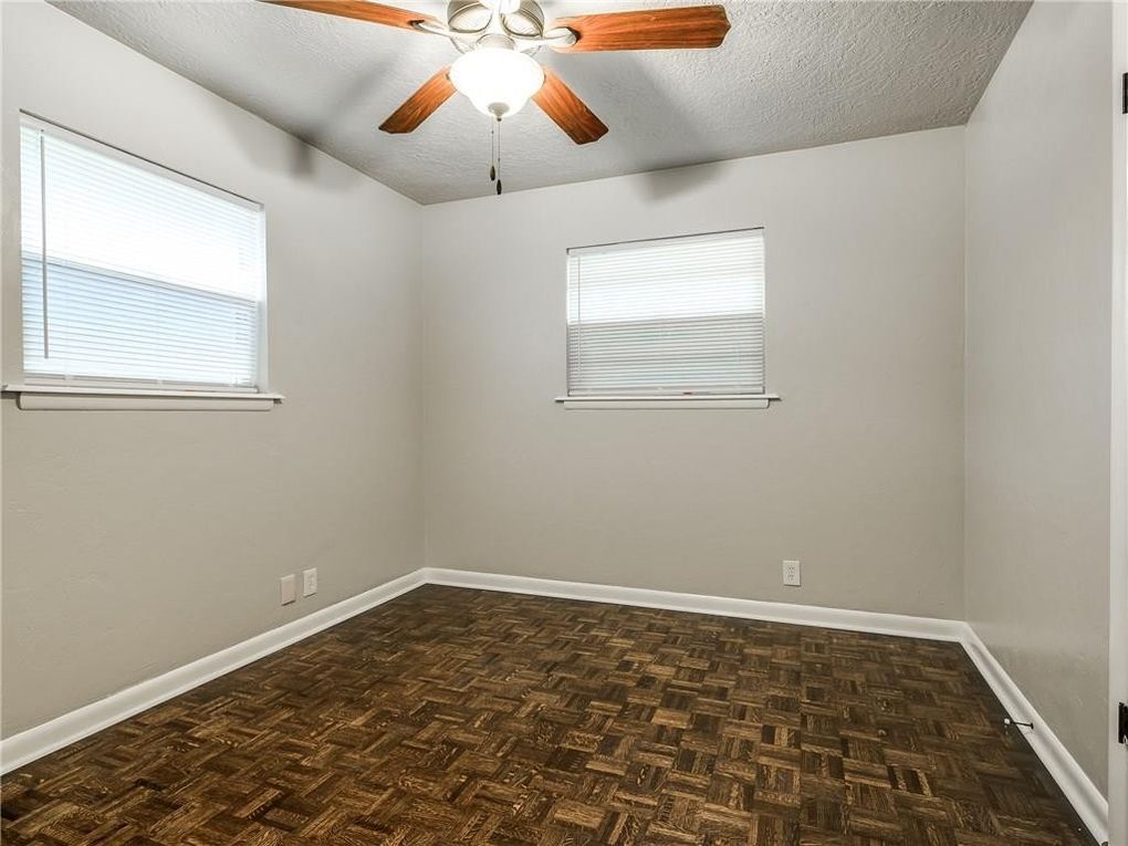 Building Photo - 2215 Beverly Hills St