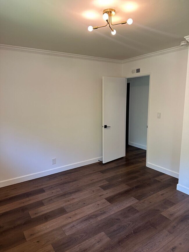 Building Photo - Well Maintained 3 Bedroom Home w/Solar